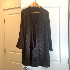 Shirt dress with tie-collar